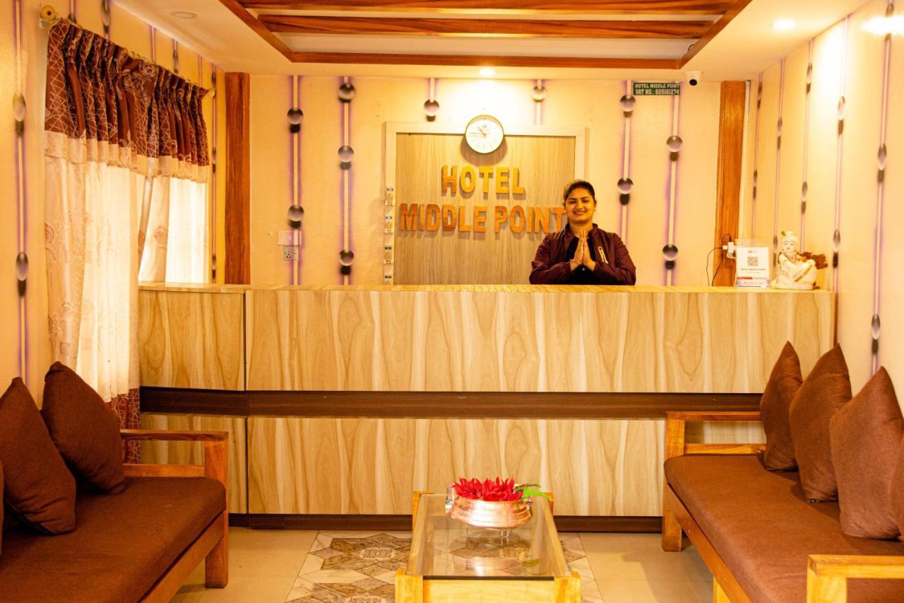 Hotel Middle Point Pvt Ltd Pokhara Eksteriør billede
