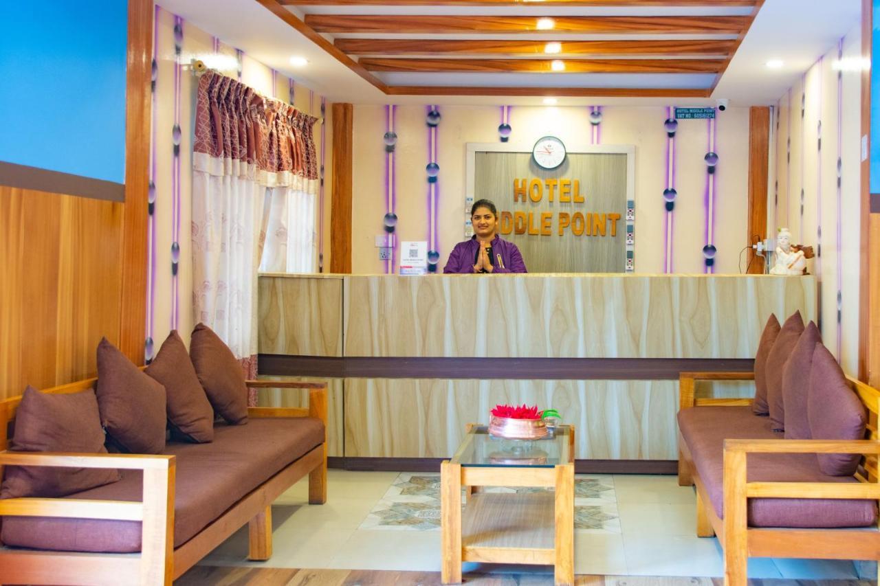 Hotel Middle Point Pvt Ltd Pokhara Eksteriør billede