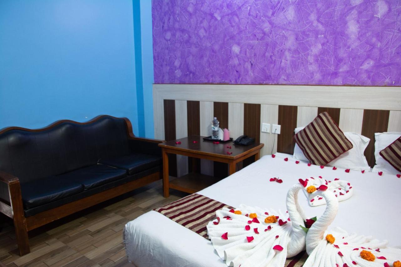 Hotel Middle Point Pvt Ltd Pokhara Eksteriør billede