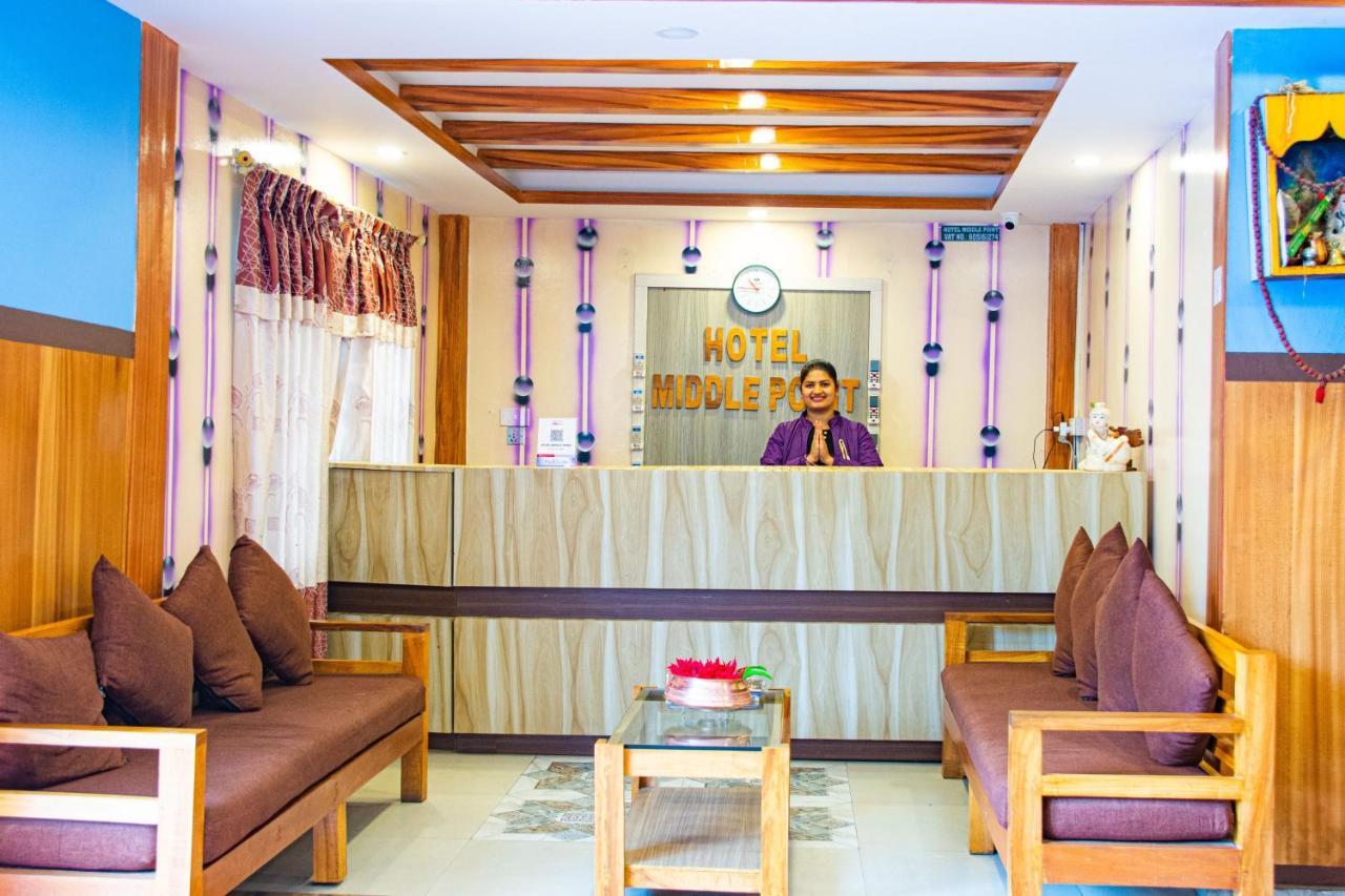 Hotel Middle Point Pvt Ltd Pokhara Eksteriør billede