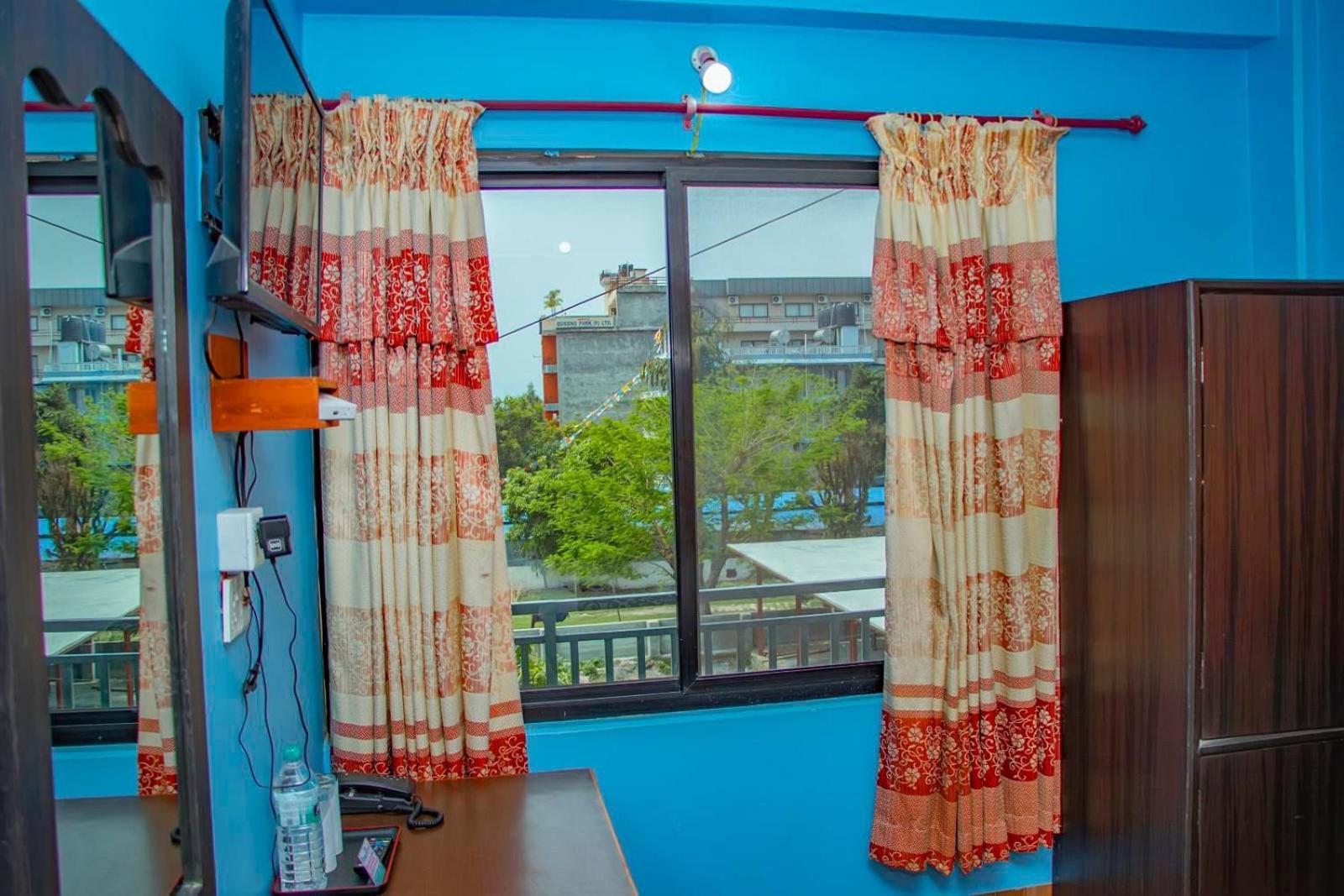 Hotel Middle Point Pvt Ltd Pokhara Eksteriør billede