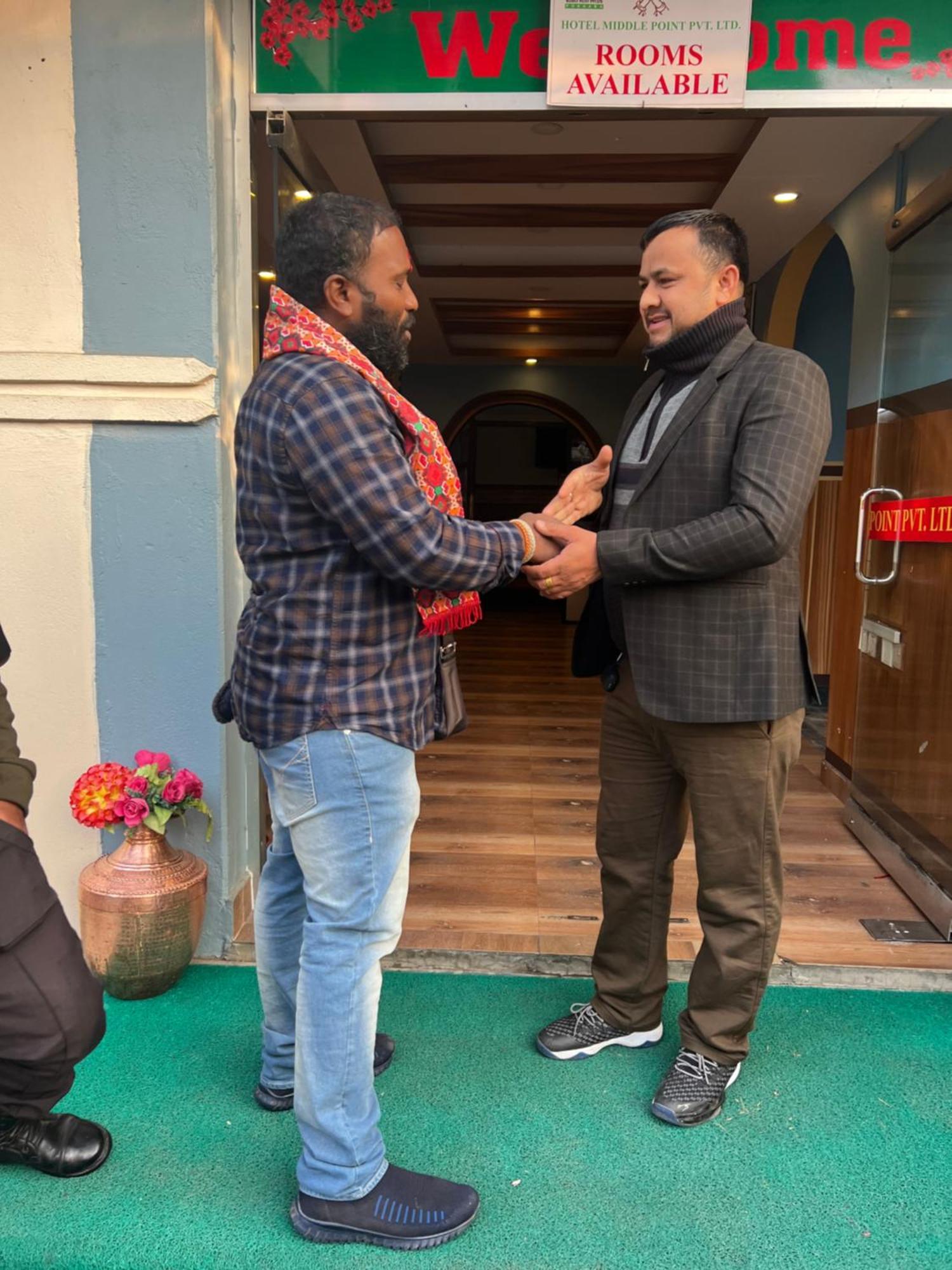 Hotel Middle Point Pvt Ltd Pokhara Eksteriør billede