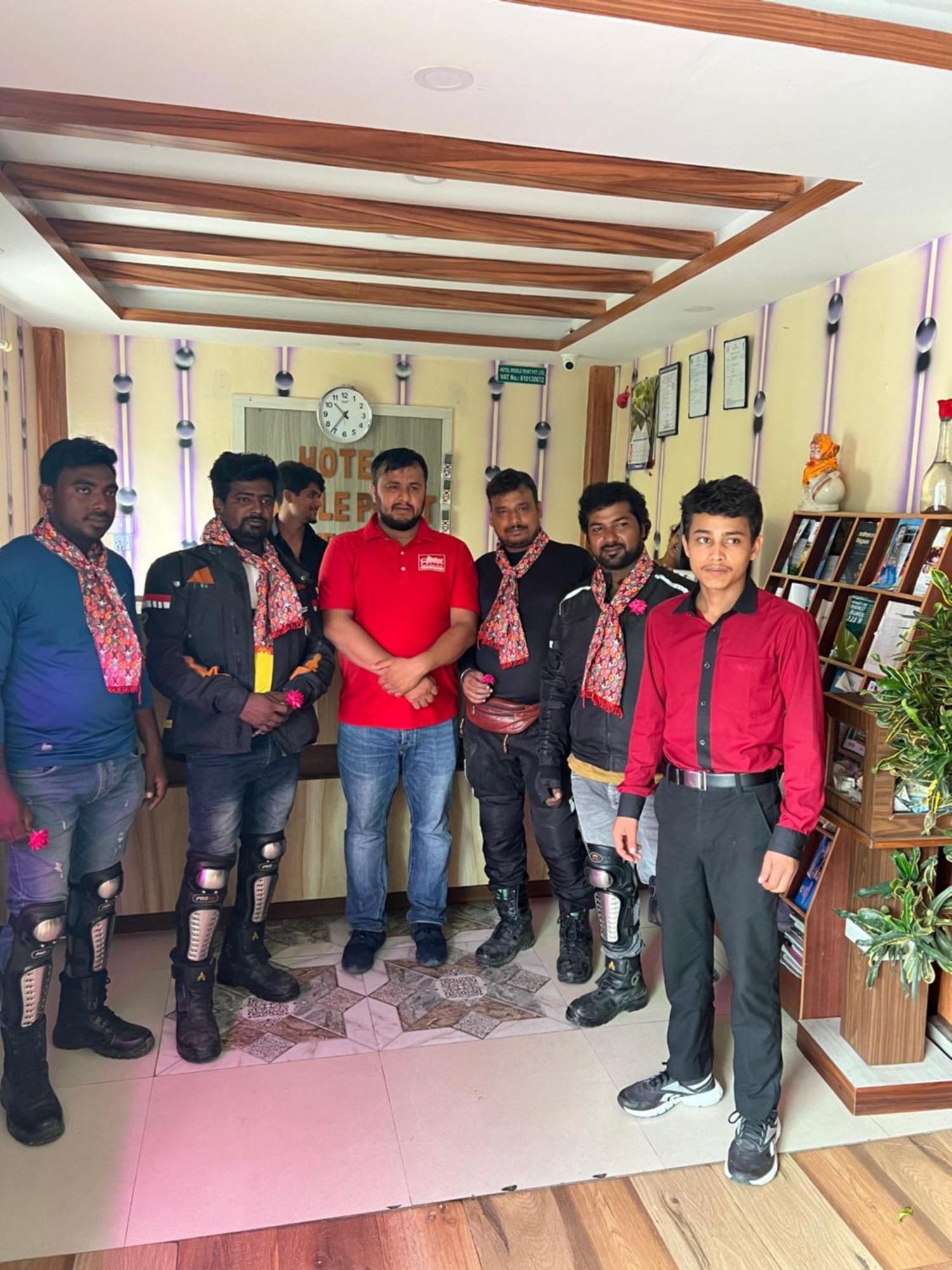 Hotel Middle Point Pvt Ltd Pokhara Eksteriør billede